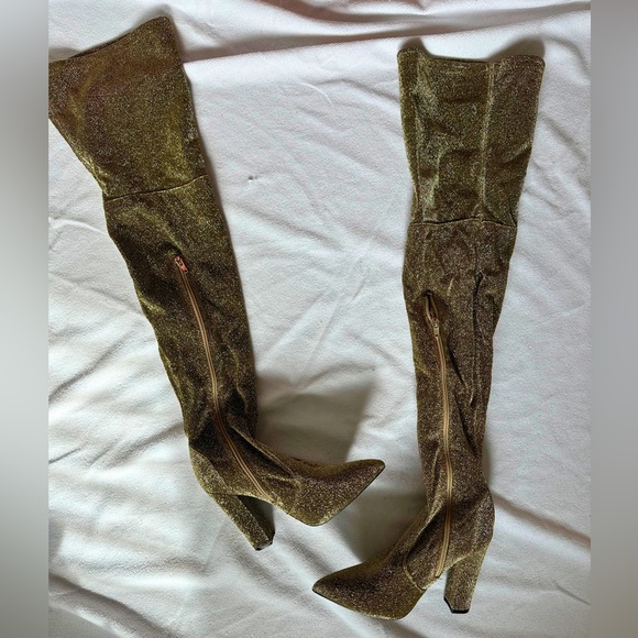 NWOT Banboo Golden Glitter Boots. Size 5. - Picture 2 of 3